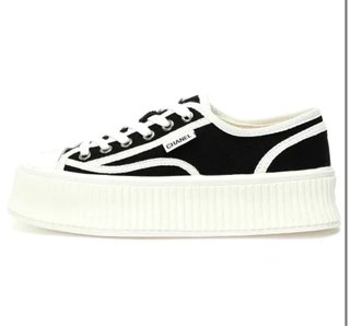 Zapatillas Chanel Negras y Blancas