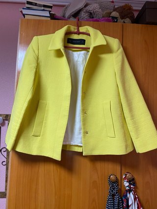 Chaqueta tipo Blazer Amarilla Zara