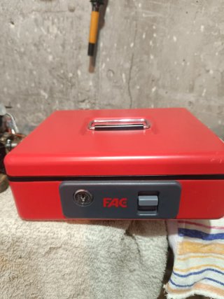 Caja de caudales FAC roja