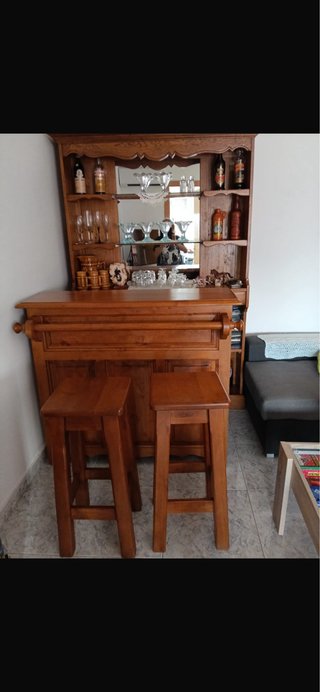 Mueble Bar de Madera con 2 Taburetes