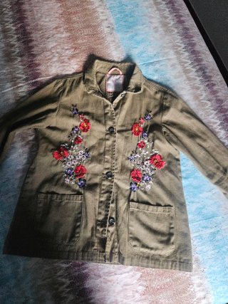 Sobrecamisa niña verde con bordados