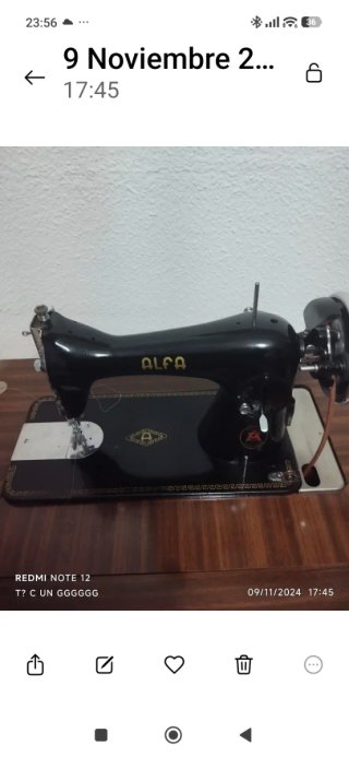 Máquina de coser antigua Alfa