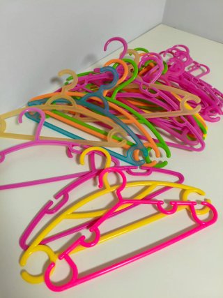 28 unidades Set de Perchas Infantiles de Colores