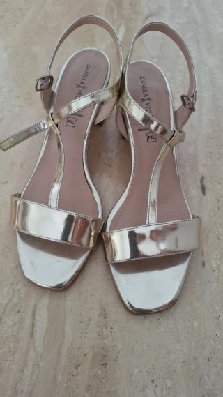 Sandalias Doradas Daniela Vega