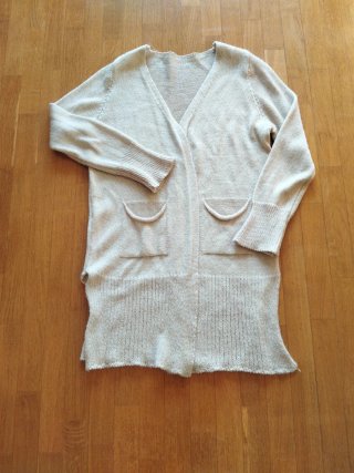 Chaqueta larga de punto fino beige