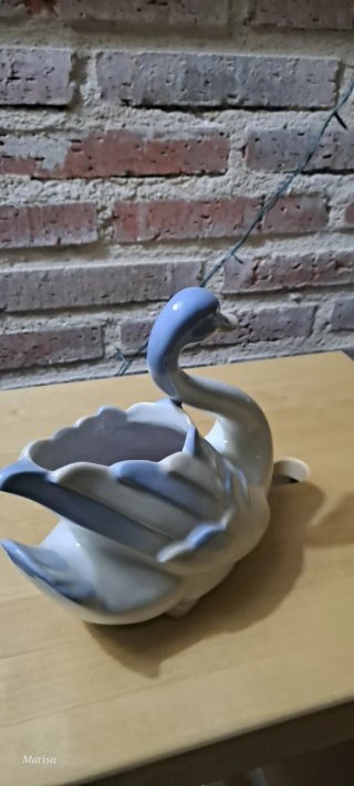 Figura de Cisne en Cerámica