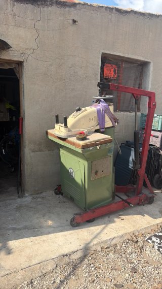 Prensa de corte industrial para cuero y tela
