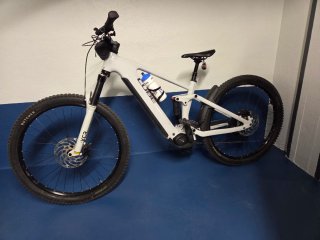 Bicicleta Eléctrica de Montaña CUBE