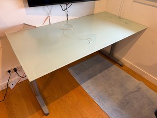 Escritorio con sobre de cristal Oferta 2x100€