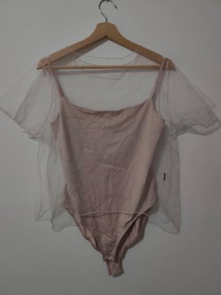 Body Rosa con Capa de Tul