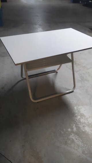Mesa de dibujo plegable blanca