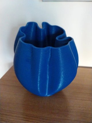 Jarrón Azul de Diseño Orgánico