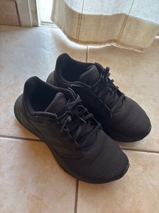 Zapatillas adidas Negras.