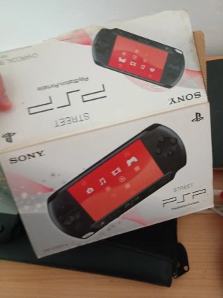Sony PSP Street Negra con Caja y Juegos
