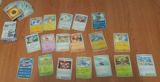 Lotto di 44 Carte Pokémon