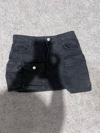 Falda corta negra Bershka Talla 38