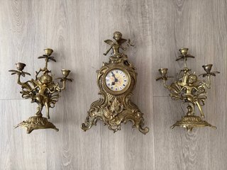 Reloj y Candelabros Antiguos de Bronce