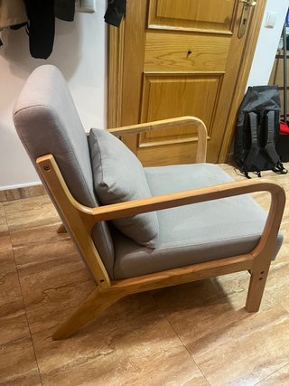 Butaca de Madera y Tela Gris