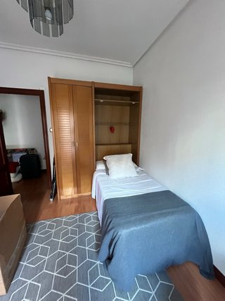 2 armarios integrados con cama