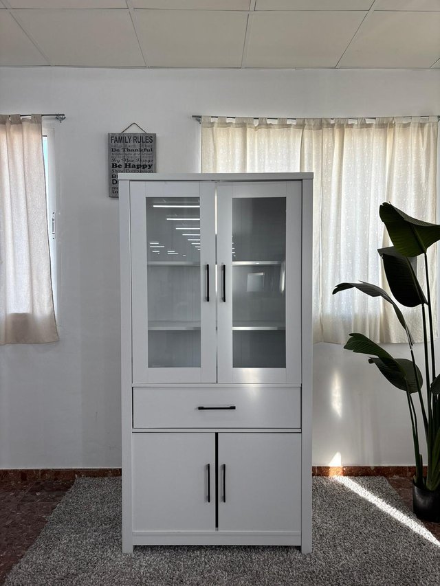 Vitrina Blanca con Puertas de Cristal
