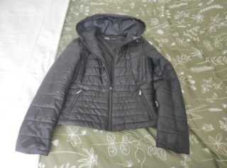 ¡OFERTA! Abrigo de mujer negro con capucha
