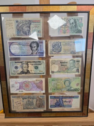 Cuadro con Colección de Billetes Antiguos