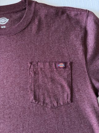 Camiseta Dickies Morada con Bolsillo