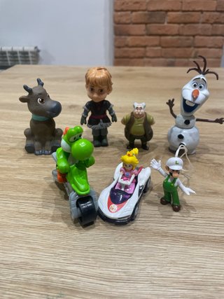 Lote de 7 figuras de personajes
