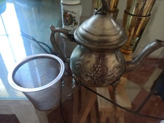 Tetera de Metal con Filtro y 4 vasos tradicionales