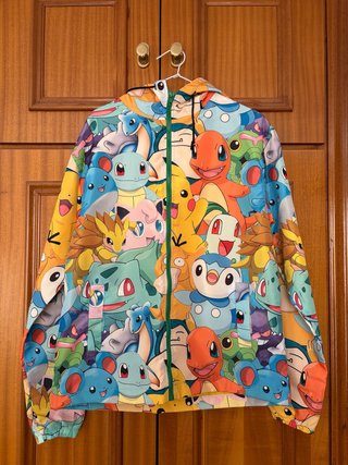 Chaqueta impermeable Pokemon con capucha Nuevo M