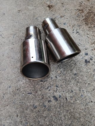 2 Colas de Escape Metálicas