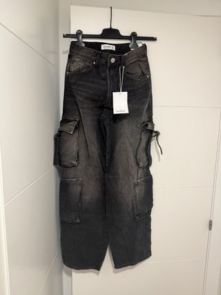 Pantalón Cargo Negro Pull and Bear Talla 34
