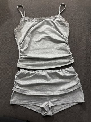 Pijama de dos piezas gris