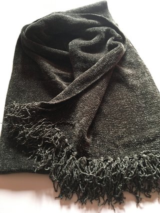 Bufanda Gris con Flecos