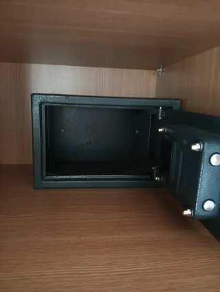 Caja fuerte metálica negra30x40x20
