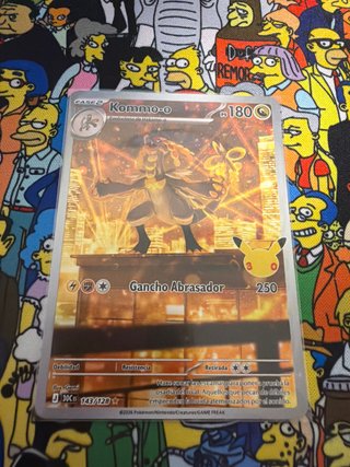 Carta Pokémon Kommo-o 30 Aniversario
