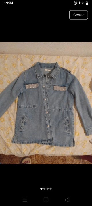 Chaqueta vaquera con detalles brillantes