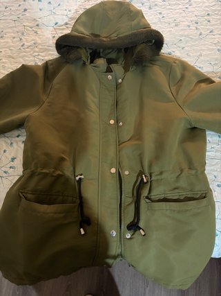 Chaqueta Verde con Capucha