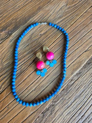 Conjunto Collar Azul y Pendientes fucsia/azul