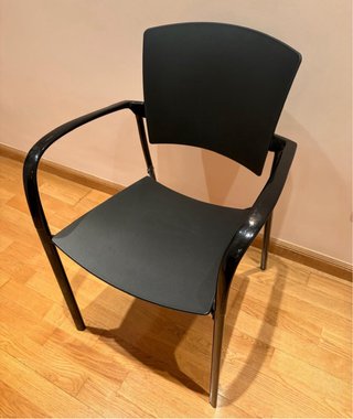 Silla Enea Negra con Reposabrazos