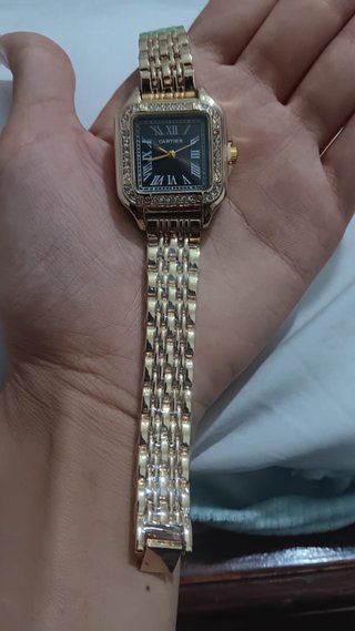 Reloj Cartier Dorado con Esfera Negra