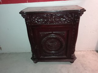 Taquillón antiguo de madera y mármol