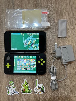 Nintendo New 2DS XL con juegos y accesorios