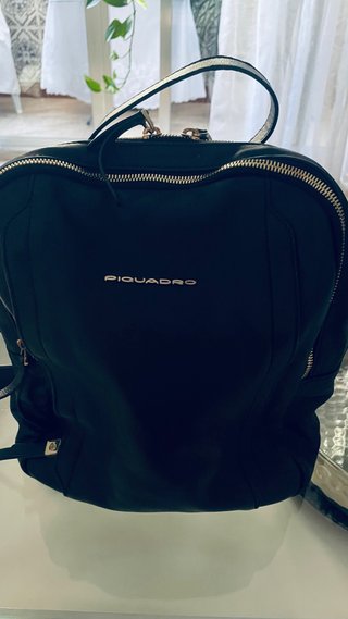 Mochila Piquadro de Piel Negra( costo mas de 180€)