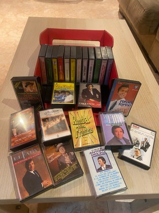 Lote de 24 Casetes de Música Española