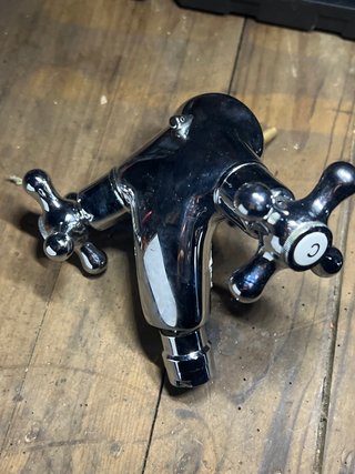 Grifo de baño clásico