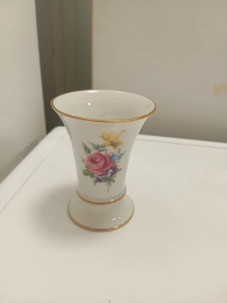 Jarrón de Porcelana con Motivos Florales