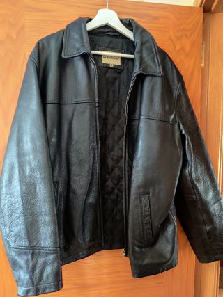 Cazadora de cuero negra talla 50