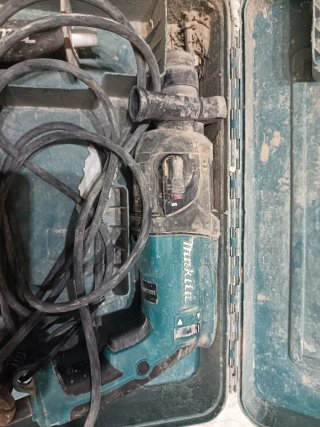 Roto o nose, Taladro Percutor Makita