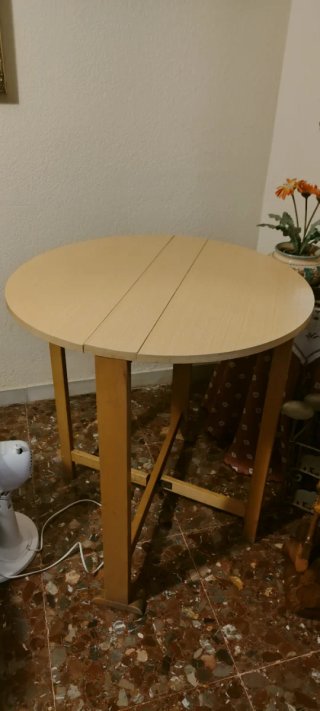 Mesa Redonda Plegable de Madera